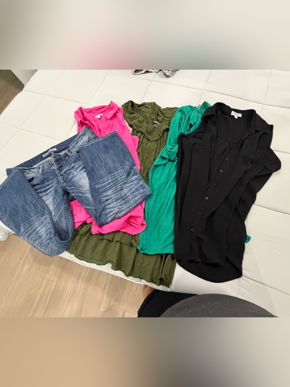 EXPRESS LOT 4 Tops and 1 Pair of Jeans Size 8 Tops Medium
